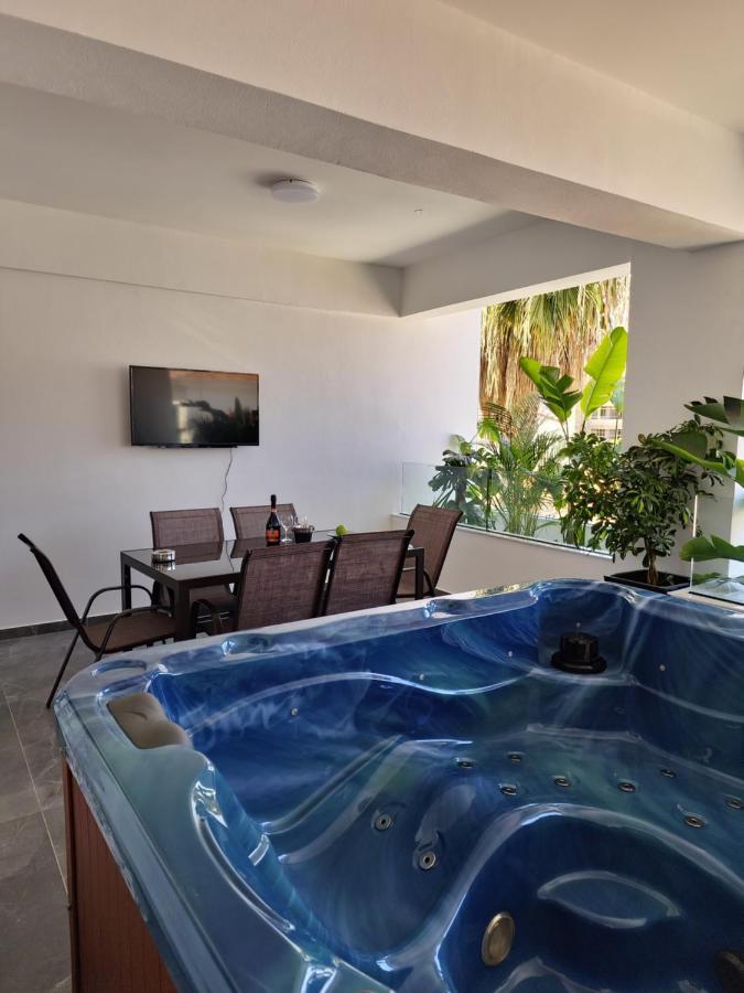 Carisa Deluxe Apartment With Jacuzzi Lárnaca Exterior foto