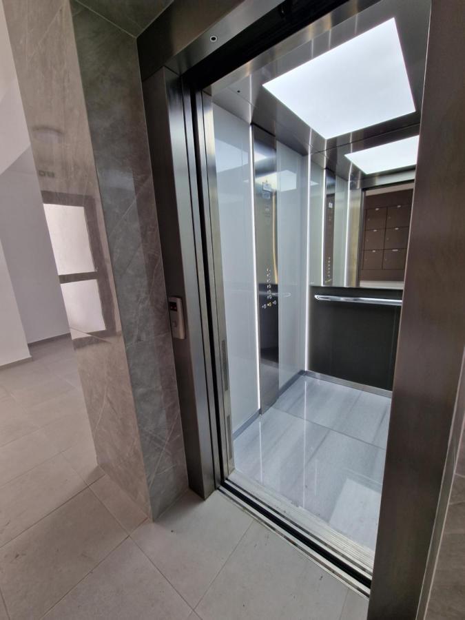 Carisa Deluxe Apartment With Jacuzzi Lárnaca Exterior foto