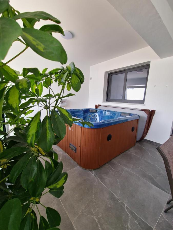 Carisa Deluxe Apartment With Jacuzzi Lárnaca Exterior foto