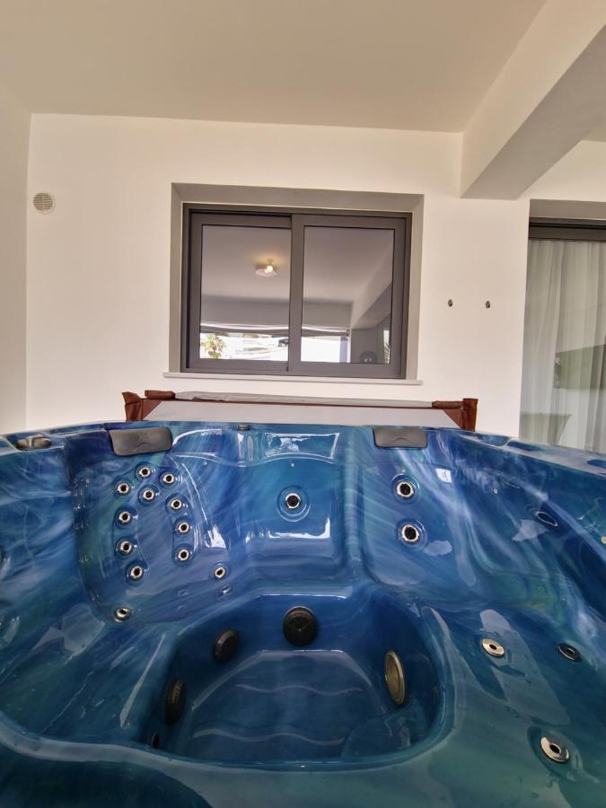 Carisa Deluxe Apartment With Jacuzzi Lárnaca Exterior foto