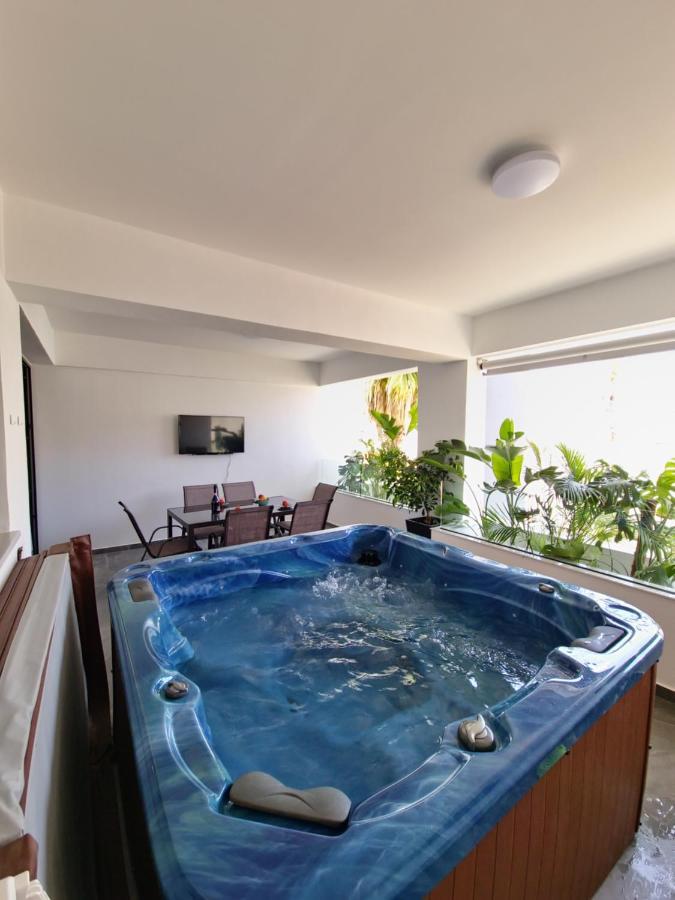 Carisa Deluxe Apartment With Jacuzzi Lárnaca Exterior foto
